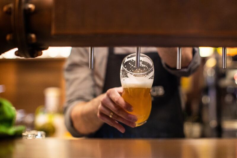 Covid-19: Minister warns pubs over social distancing guidelines