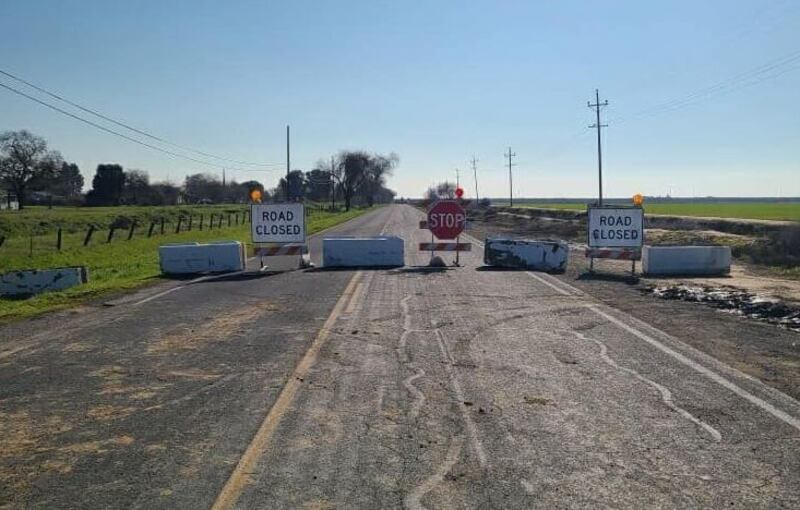 Several signs warn cars about the sinkhole; nevertheless, some drivers were not deterred. Photograph courtesy of California Highway Patrol