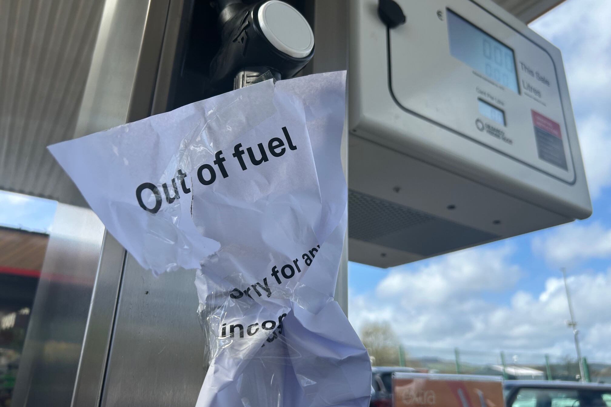 Fuel protests enter day four; Government open to meeting; disruption on M50, Dublin Bus and Luas