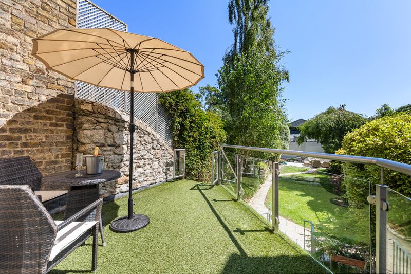 Raised terrace
