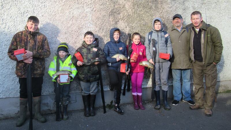 Winning juniors on the Tolka river (from left) S Thornton, D Thomas, D Hennessy, C Walker, E Hazel, J Larkin with Tony Kennedy and the IFI’s Des Chew