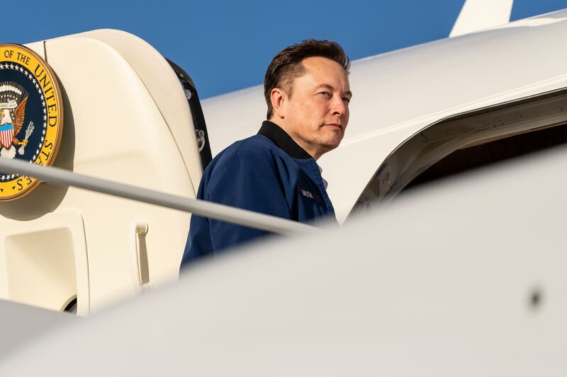 Elon Musk boards Air Force One earlier this week. Photograph: Eric Lee/The New York Times
                      