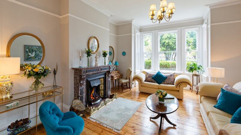 Reception room.