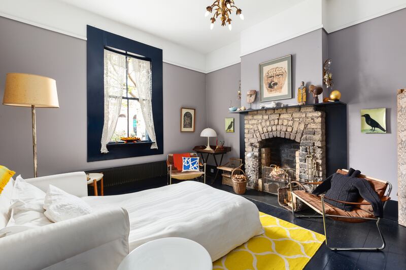 Front room/guest bedroom