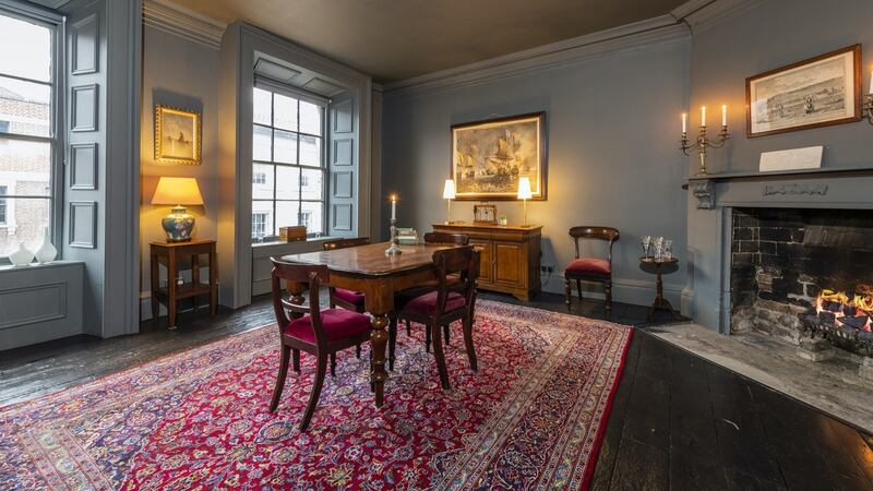 A dining room