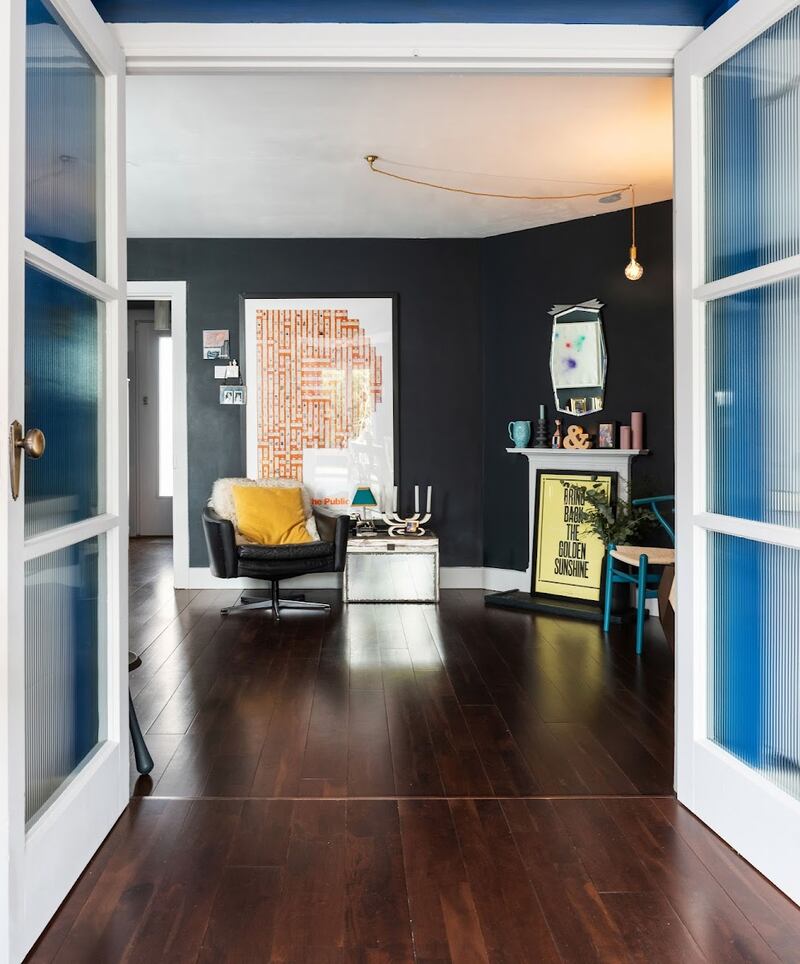 View from the kitchen into the livingroom