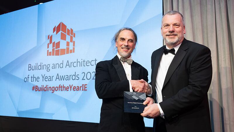 Art McCormack, awards judge, presents the best use of digital technology award to Pat Thoma, JCA Architects