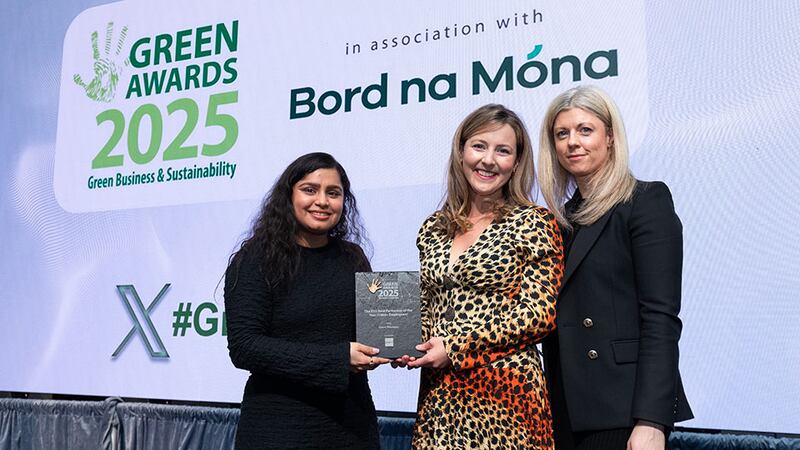 Ruchi Vansia, senior sustainability manager, presents the ESG best performer of the year (1000+ Employees) to Áine Keogh and Janice Daly ,Grant Thornton.