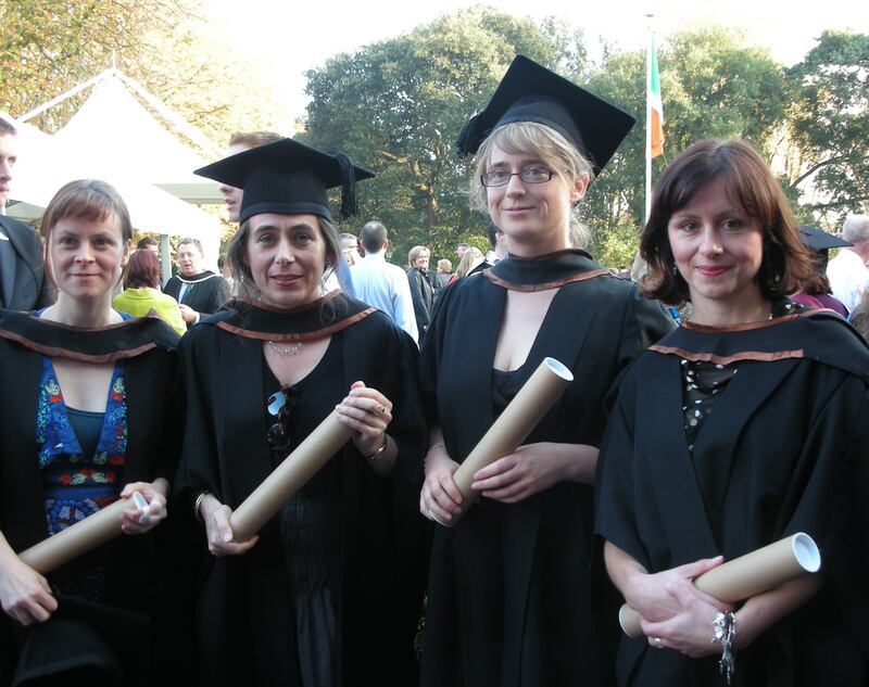 Julie Flavin, RoseAnn Foley, Aileen Hughes agus Geraldine Heffernan ar lá an bhronnta in 2007. Grianghraf: Miriaim Foley Macleod