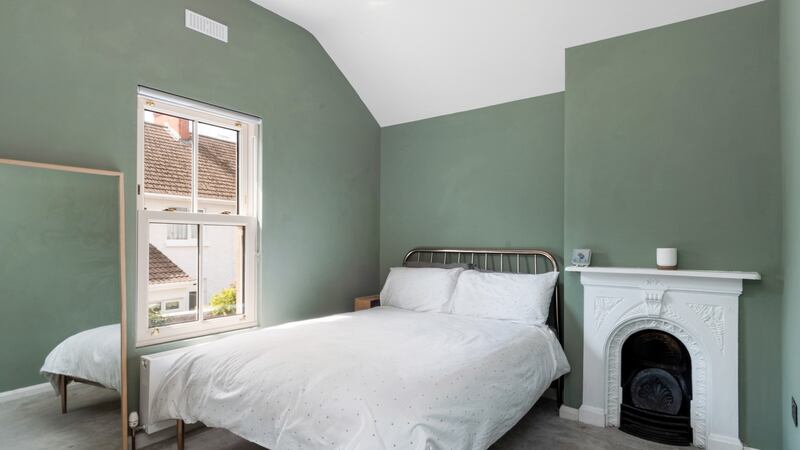 Larger bedroom.