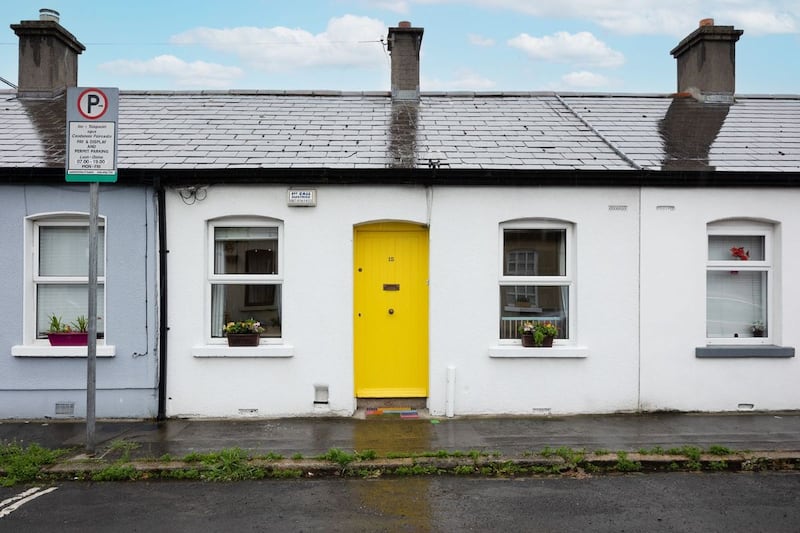 15 Ben Edair Road, Stoneybatter, Dublin 7 is an artisan cottage with high ceilings and original features