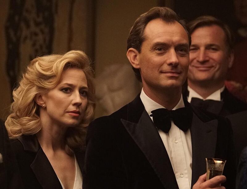 The Nest: Jude Law plays a cocky British financial trader married to a level-headed American (Carrie Coon, left)