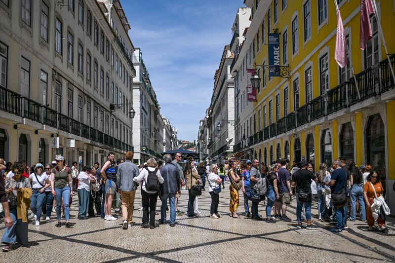 People queue for the ATM at downtown Lisbon during a massive power cut. Photograph Patricia de Melo Moreira/ AFP via Getty Images