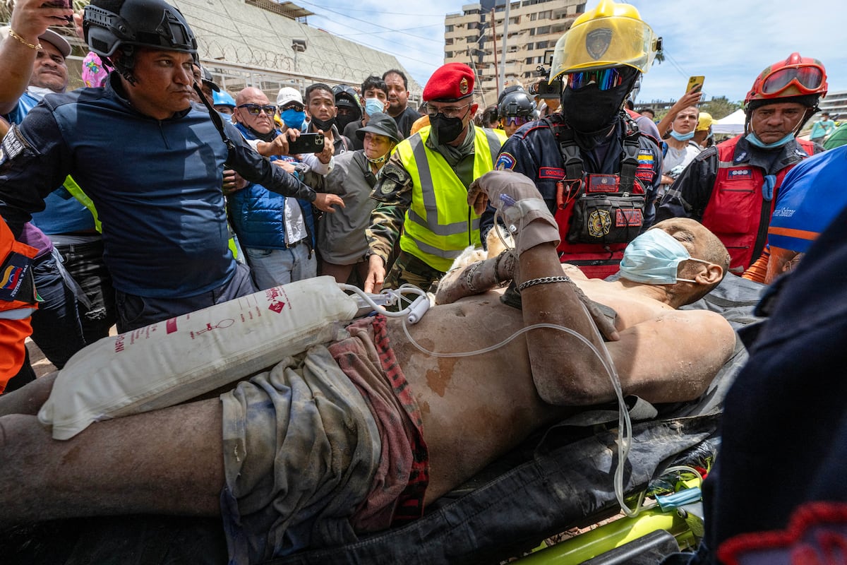 Father and son rescued after four days buried under rubble of Venezuela’s earthquakes