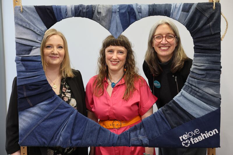 Grainne Lambert, Alan Murphy et Claire Downey du Rediscovery Centre. Photo : Dara McDonaill