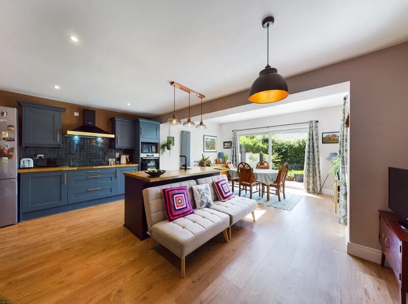 Kitchen, diningroom and livingroom