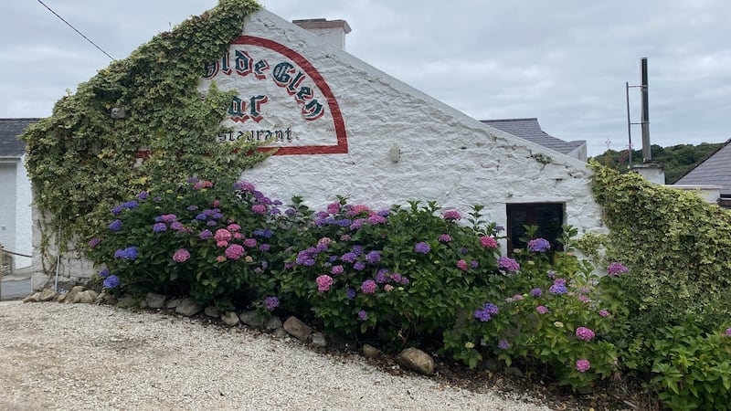 The Olde Glen Bar & Restaurant in Glen village, near Carrigart