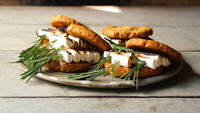 S’mores biscuit melts