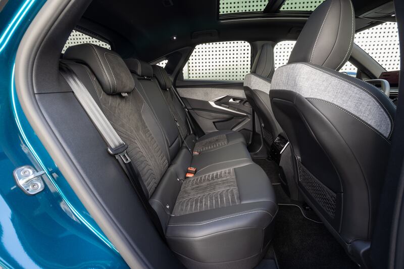 Peugeot e-3008