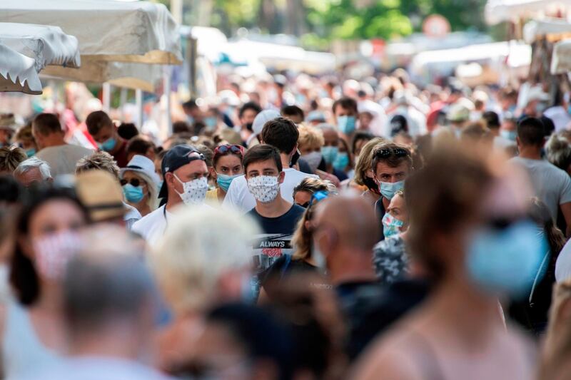 Coronavirus: France orders masks be worn in all workplaces