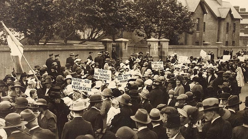 Cumann na mBan protest outside Mountjoy Prison during the Irish War of Independence.