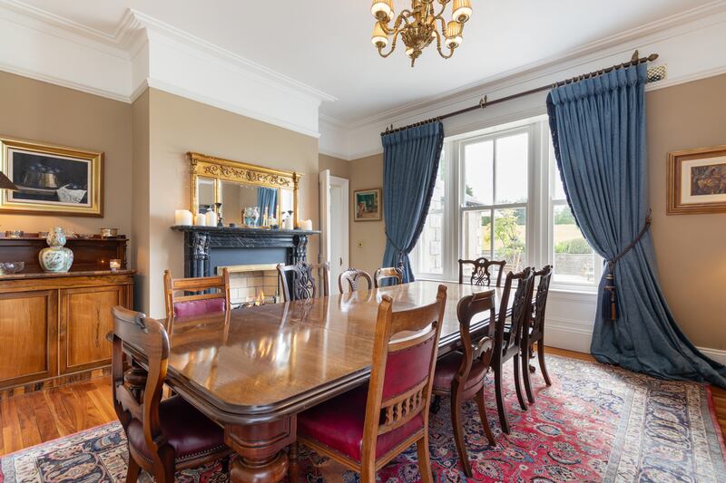 Formal diningroom