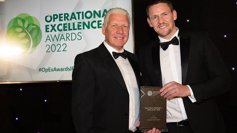 Eric Doyle, Managing Director at ISS Facility Services Ireland, presents the Operations Manager / COO of the Year award Jonathan Davis, Compass Group Ireland.