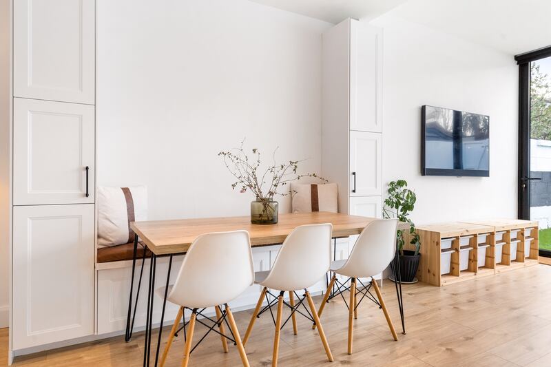 Built-in seating area 