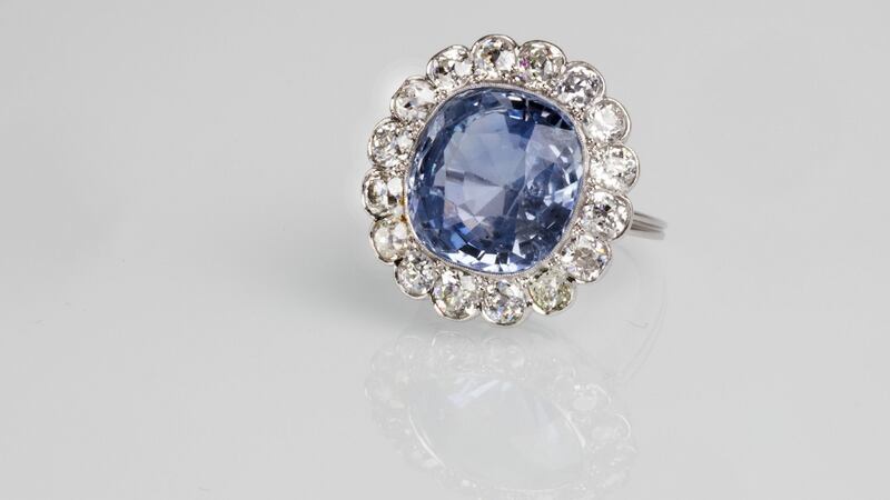 Lot 102: “an antique sapphire and diamond cluster ring, featuring a 17.00-Carat Ceylonese (Sri Lankan) sapphire”. The estimate is €11,000-€12,000 .