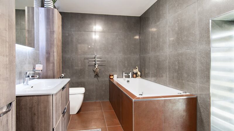 Main bedroom ensuite