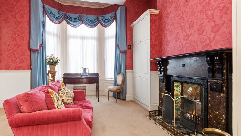 Reception room.