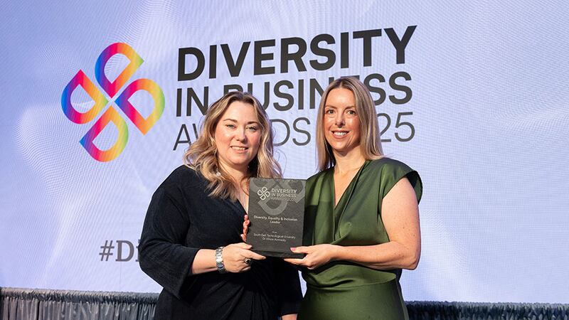 Sile Walsh, awards judging coordinator, presents the diversity, equality & inclusion leader award to Dr Allison Kenneally, South East Technological University