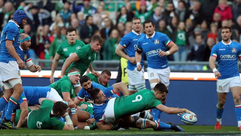 Conor Murray of Ireland scores his  try. Photo:  David Rogers/Getty Images