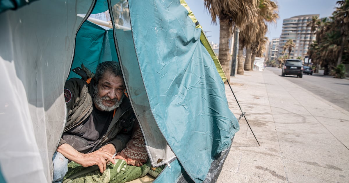 Lebanon's displaced people: War, poverty and rising tensions on Beirut's Corniche