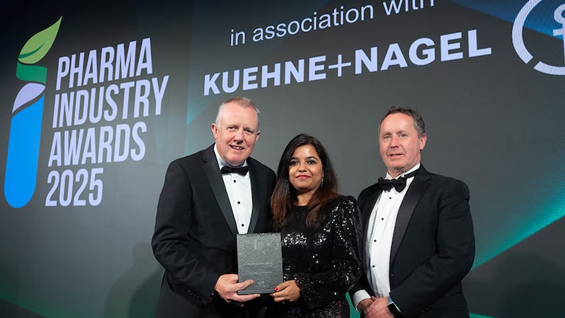 Tom O'Brien, CEC business manager at Controlled Environments Company, presents the health and safety award to Nalini Singh and Paul McCabe, APC and VLE Therapeutics