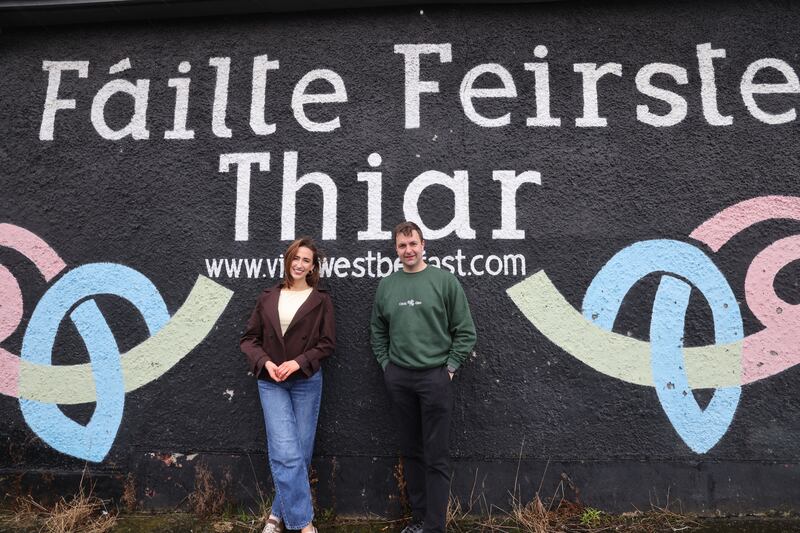 Róisín Nic Liam agus Conchúr Ó Muadaigh i mBéal Feirste. Grianghraph: Alan Betson