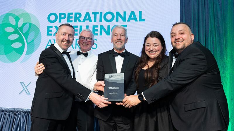 Brian Coll, awards judge (judging coordinator), presents the overall operational excellence award to the Cygnum Timber Frame team