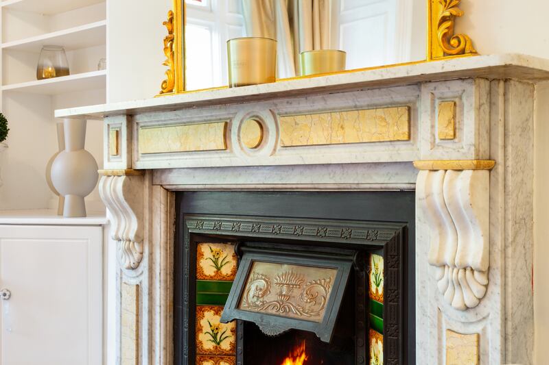 Livingroom fireplace