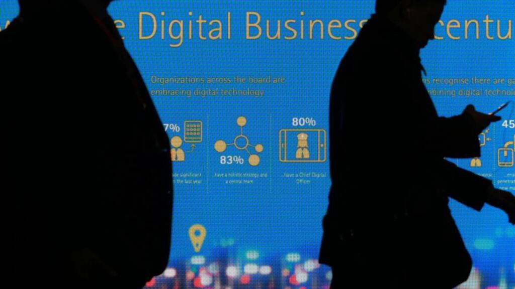 Visitors at the Mobile World Congress. FCC commissioner Michael O’Rielly criticised his agency’s new net neutrality rules during a speech at the event. Photographer: Pau Barrena/Bloomberg