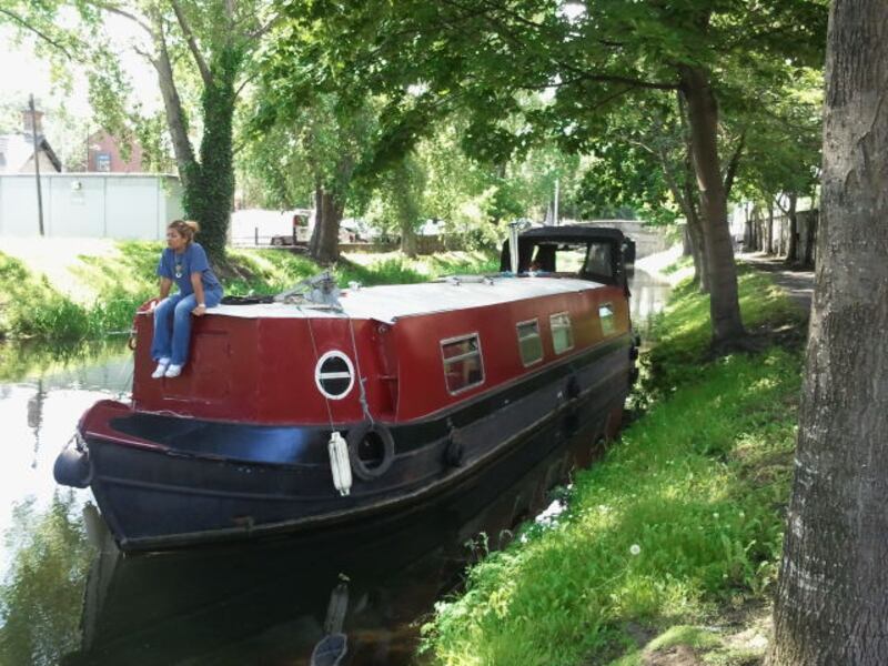 Scéal Eile barge, Dublin