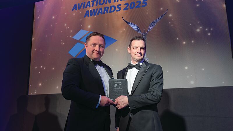 Wayne Tyrrell, awards judge, presents the aviation innovation award to Alan Hicks, Manna Air Delivery