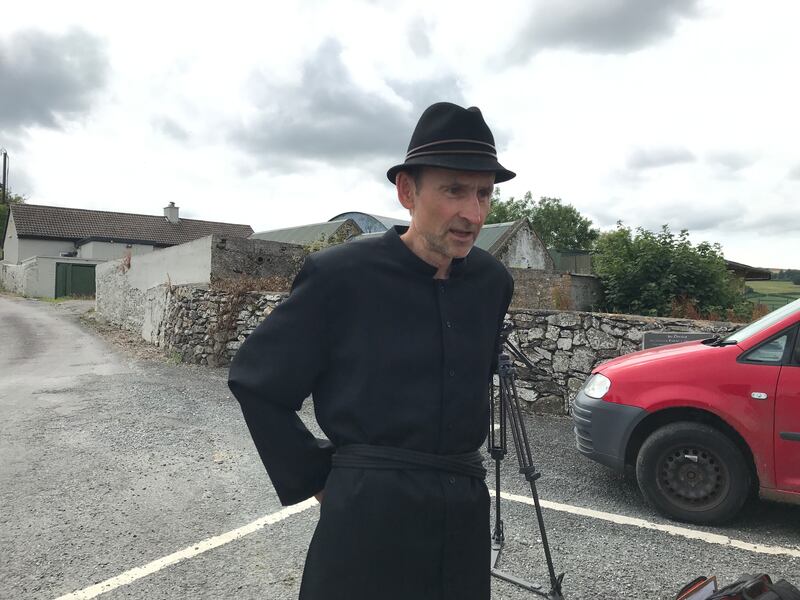 Scannánú Ceol na gCloch le Seoirse Mac Leod i bpáirt an Chanónaigh. 
Grianghraf: Catherine Foley