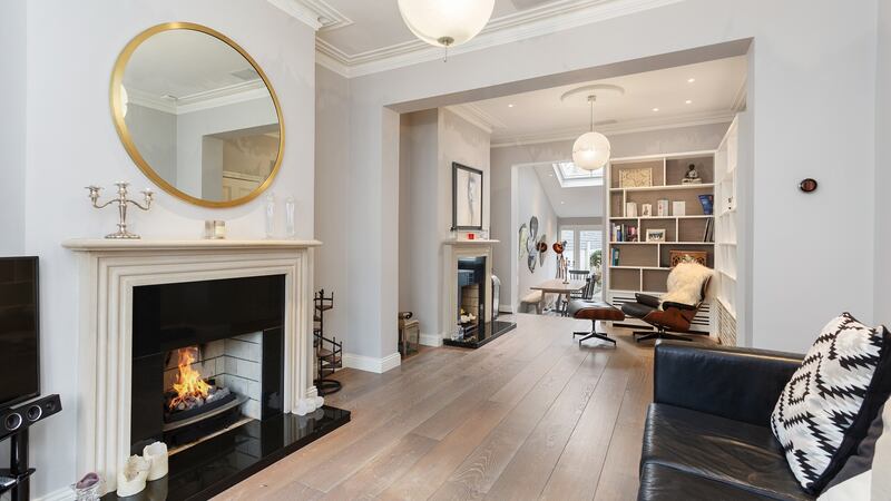 Reception room.