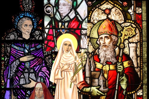 Ag gluaiseacht san aineoil