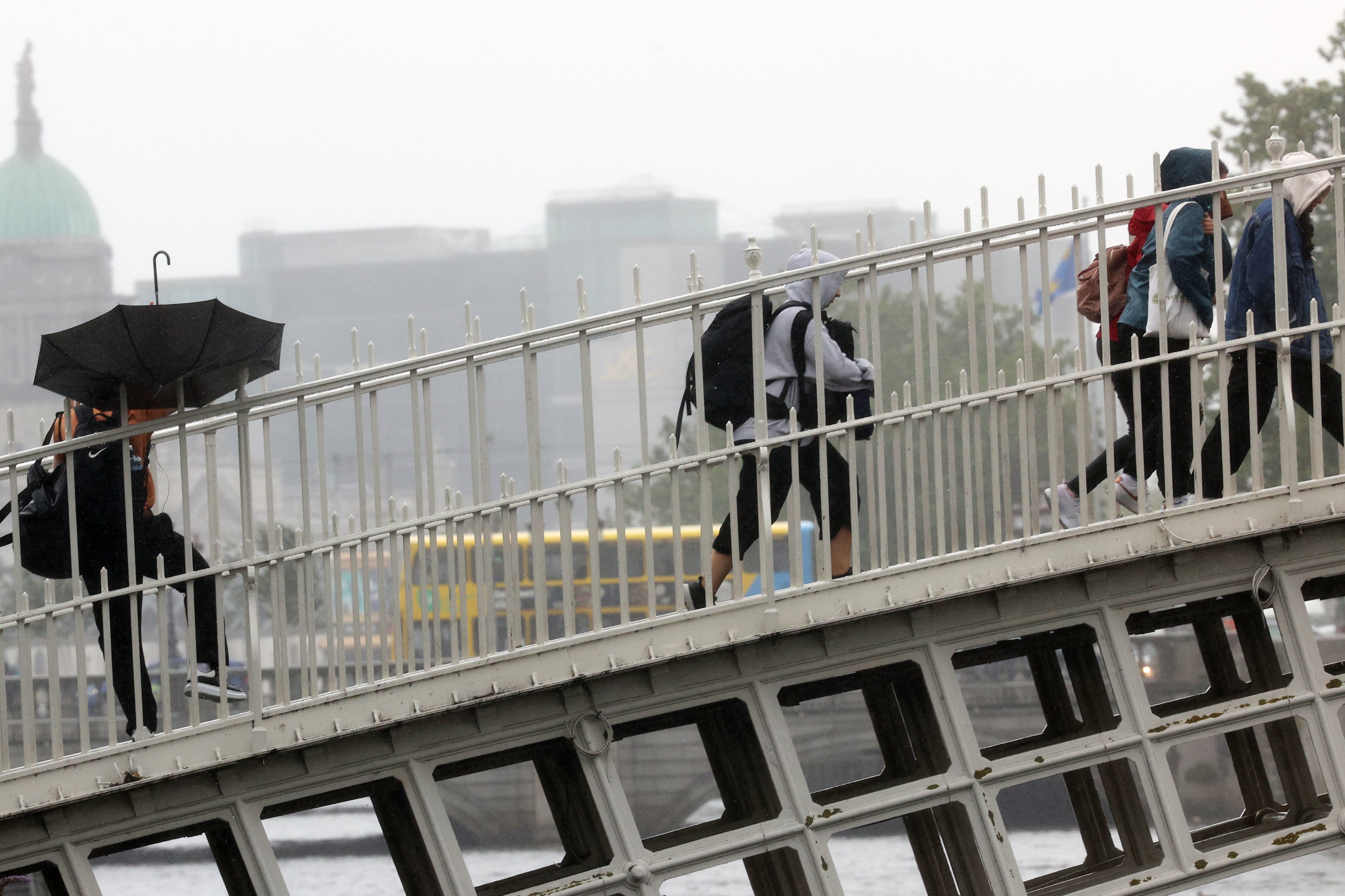 Weekly pay growth continues to outpace inflation in third quarter