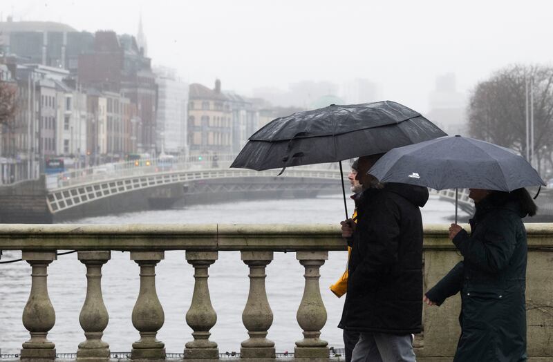 06.02.2026.
. Photo Shows : people walk in the rain in Dublin Photo: Sam Boal/Collins Photos 