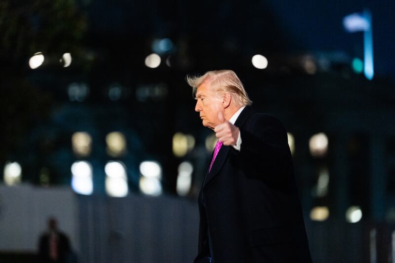 US President Donald Trump exits Marine One after visiting Florida last weekend on the South Lawn at the White House in Washington, March 29, 2026.  (Eric Lee/The New York Times)
                      