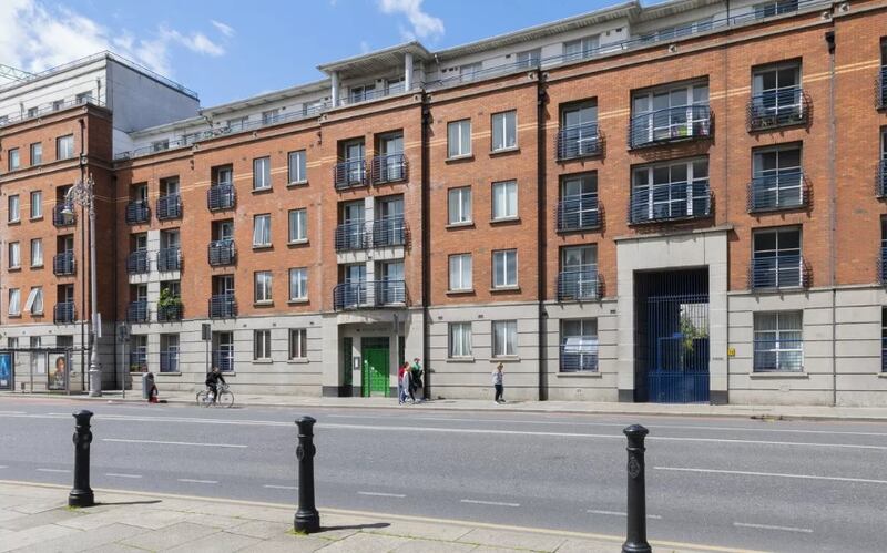 32 Rochfort House, Dean Court, Dublin 8.