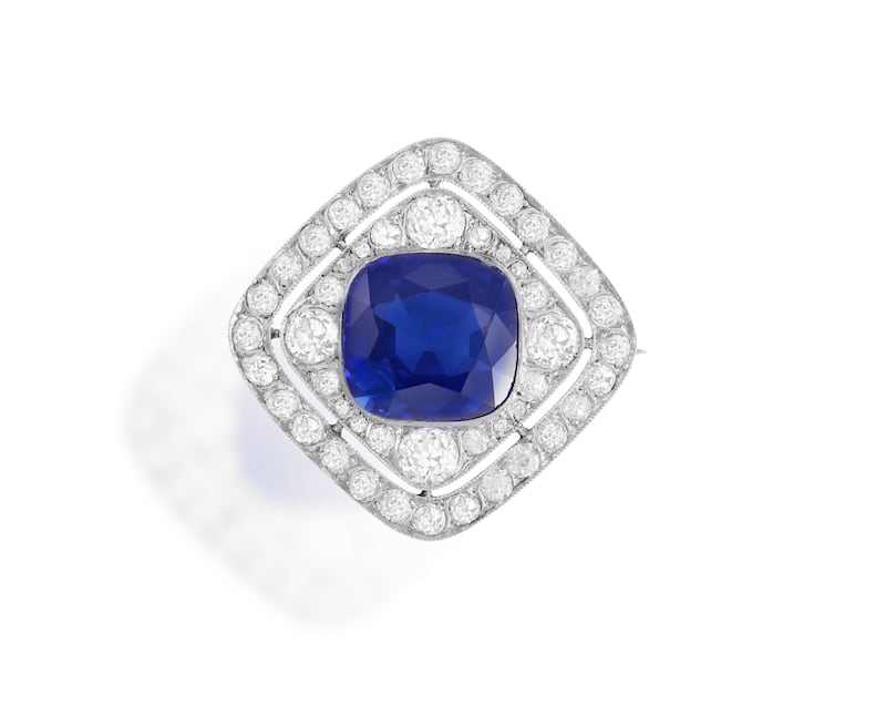 Cushion-shaped Kashmir sapphire brooch
