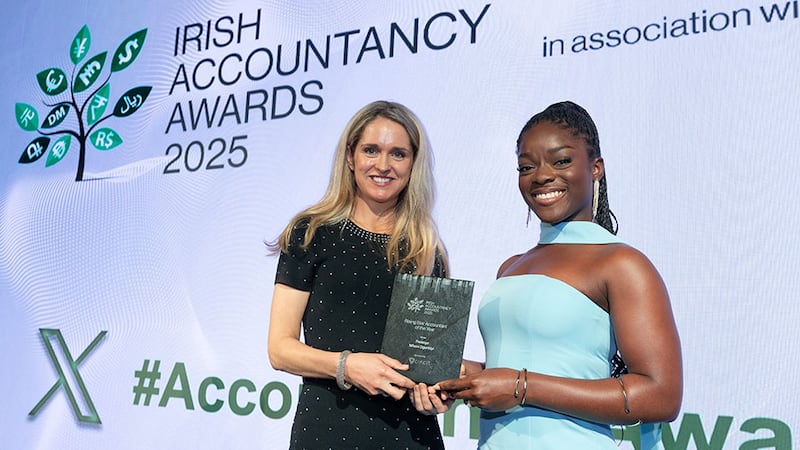 Joanne Hillery, commercial director, Circit, presents the rising star accountant of the year award to Nifemi Ogunbiyi, Fenergo